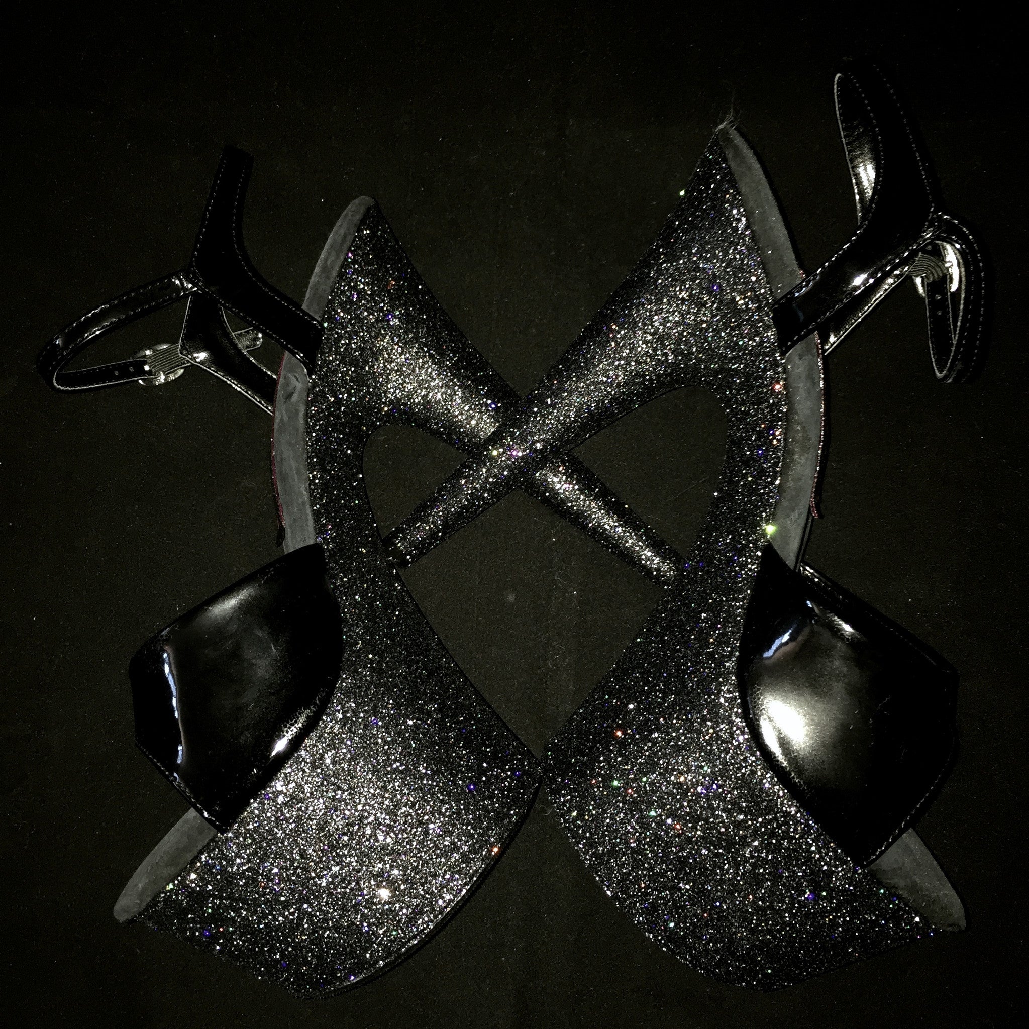 7" Black with Black Straps