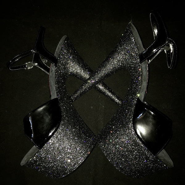 7" Black with Black Straps