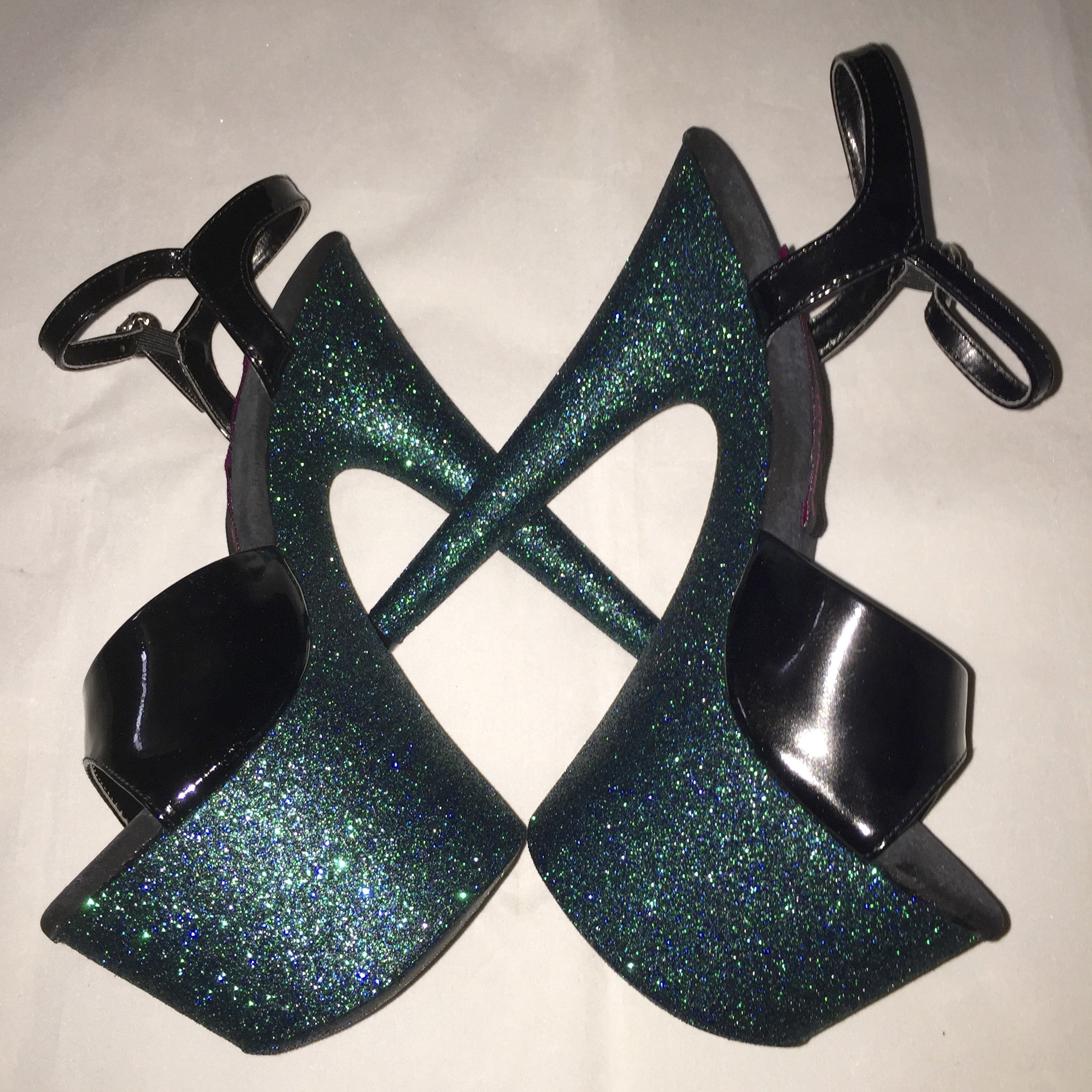 7" Poison with Black Straps